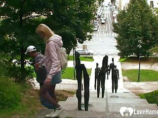 Blondine im Wald in den Arsch gefickt