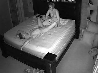 Sie braucht neue Spielzeuge für sie