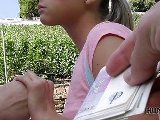Teen wird im Park von einem Fremden hart gefickt