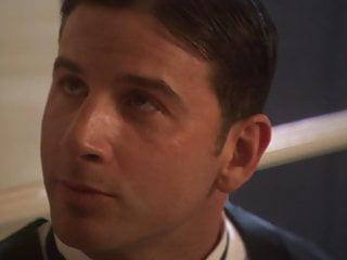 Verfuhrerische Schwester lässt sich beim Fick auf dem Tisch besamen