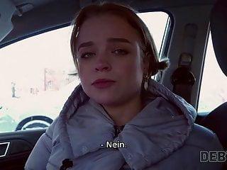 Geile Braut aus der Hochzeitsnacht bläst und fickt im Auto