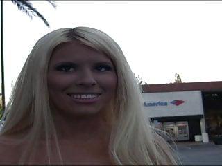 Sexy Amateur Blondine mit enger Muschi wird von der straße abgeschleppt