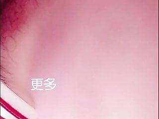 Junge Asiatin wird in der Küche gefickt