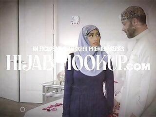 Kurviger Teen Adriana wird vom Laden zum Sex überredet