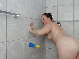 Sexy Babe kommt am Morgen mit einem großen Dildo - hd Solo