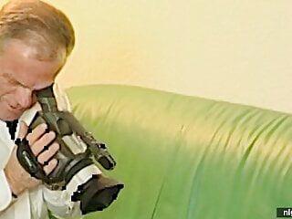 Das erste Mal Sex für schüchternes Mädchen in einem Porno