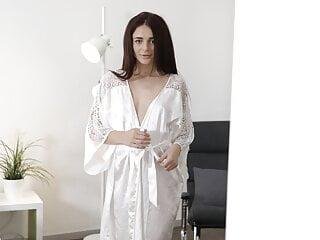 Verführt und durchgeleckt - Ehefrau macht es ihrem Kerl mit den füßen