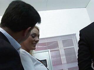 Eine Hardcore Orgie mit einer sexy Lehrerin - Lehrerin und Schülerin