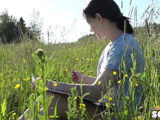 Babe Mia Malkova von der seite gefickt