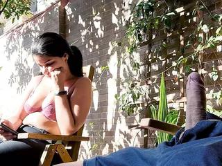 Meine Stiefmutter nimmt meinen Schwanz in den Mund