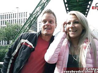 Deutsche Blondine abgeschleppt und im Freien anal gefickt