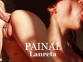 Studentin verliert ihre anale Unschuld beim ersten Pornodreh