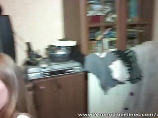 Ein süsser Teenie wird für Geld genommen