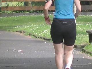 Geile Milf wird von Hinten gefickt