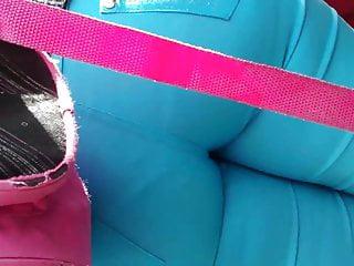 Den Strapon in den Arsch gesteckt