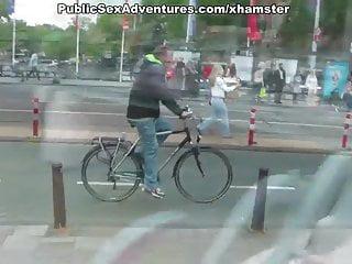 Reale Schlampe wird im Freien anal gefickt