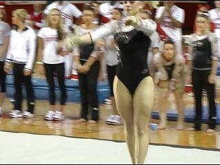 Sportliches Girl und ihr geiler Arsch