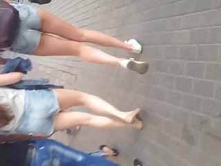 Hübsche Studentin wird von Hinten gefickt