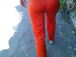 Geile reife Fotze wird im Garten gefickt