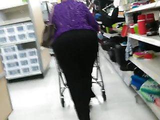 Schwarze bbw Gilf in der Küche