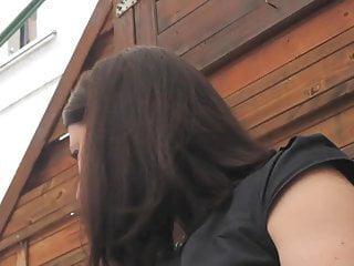 Sandy von Hinten unter sich gefilmt