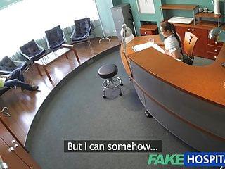 Im Fake Krankenhaus die Krankenschwester behandelt