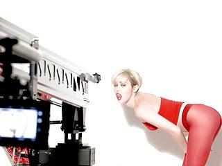 Miley cyrus zeigt uns ihre sexy Beine