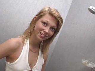 Super sexy clara G beim Onanieren im Badezimmer - Solo Masturbation