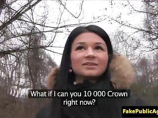 Raven treibt es auf dem Rücksitz