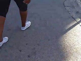 Reife Frau wird in den Arsch gefickt