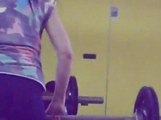 Reife Frau wird in den Arsch gefickt