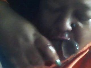 Verheiratete Frau verführt den Chef ihres Mannes