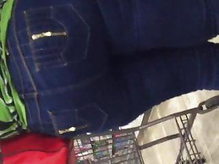 Milf mit grossem Arsch muss ficken