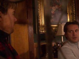 Vanessa lässt sich von hinten begatten