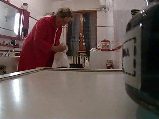 Die reife Mia macht alles für Geld