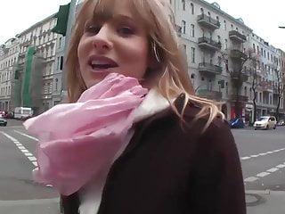 Ein süsser Teen Arsch wird geweitet