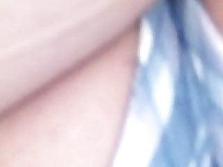 Die kleine Votze braucht dringend einen Schwanz