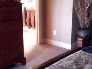 Ehefrau betrügt ihren Mann mit einem Fremden