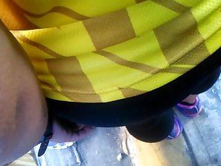 Eine zarte Milf in der sandwichstellung