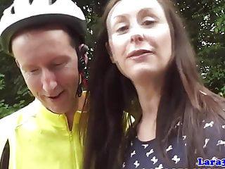 Britische Milf in den Arsch gefickt