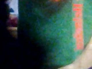 Reife Asiatin macht es sich in der Küche