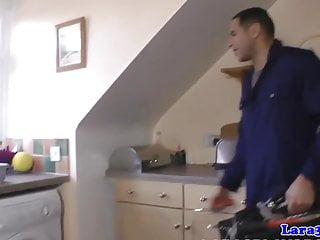 Klassische Milf wird vom Klempner geknallt