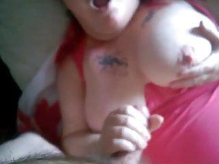 Mollige Milf kriegt Sperma ins Gesicht