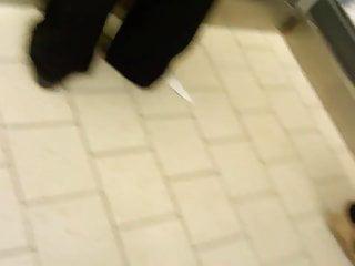 Heimlich gefilmt sexy Milf mit sexy Brüsten