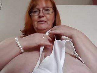 Sexy Milf zeigt ihren geilen Körper