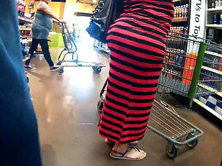 Reife Latina mit Hüften und Arsch