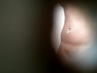 Teen in der umkleidekabine ins Gesicht gespritzt