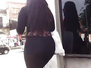 Ihr Arsch steht auf schwarze Schwänze