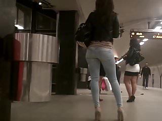 Chicky in High Heels und engen jeans