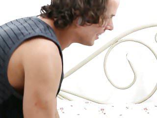 Rothaarige bläst den Schwanz ihres Freundes